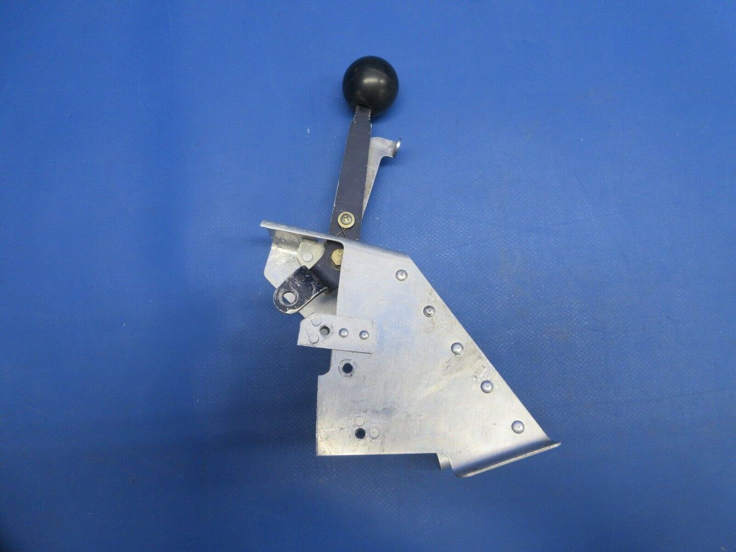 Piper PA-32RT-300T Lance II Cowl Flap Lever Pivot Assy P/N 98548-02 (0924-946)
