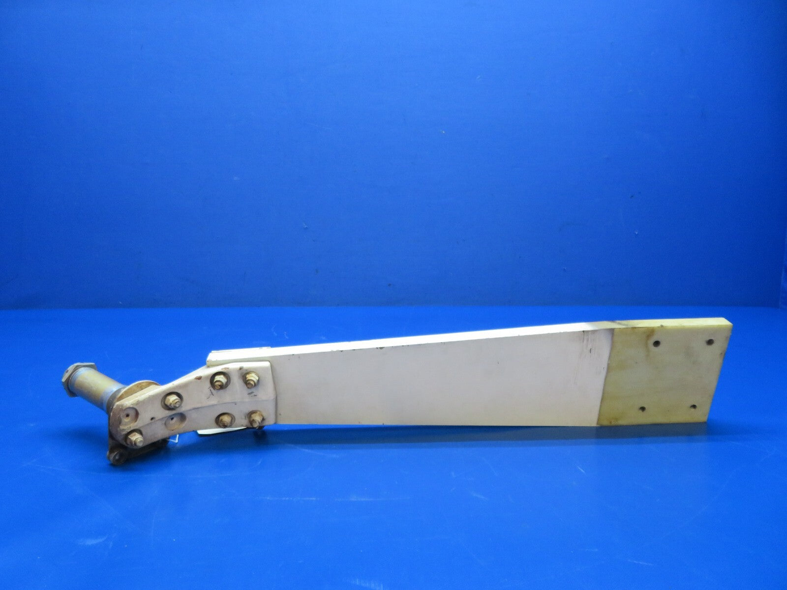 Grumman Yankee Trainer AA-1B RH Main Gear Strut w/Axle P/N 701055-1 (0124-298)2