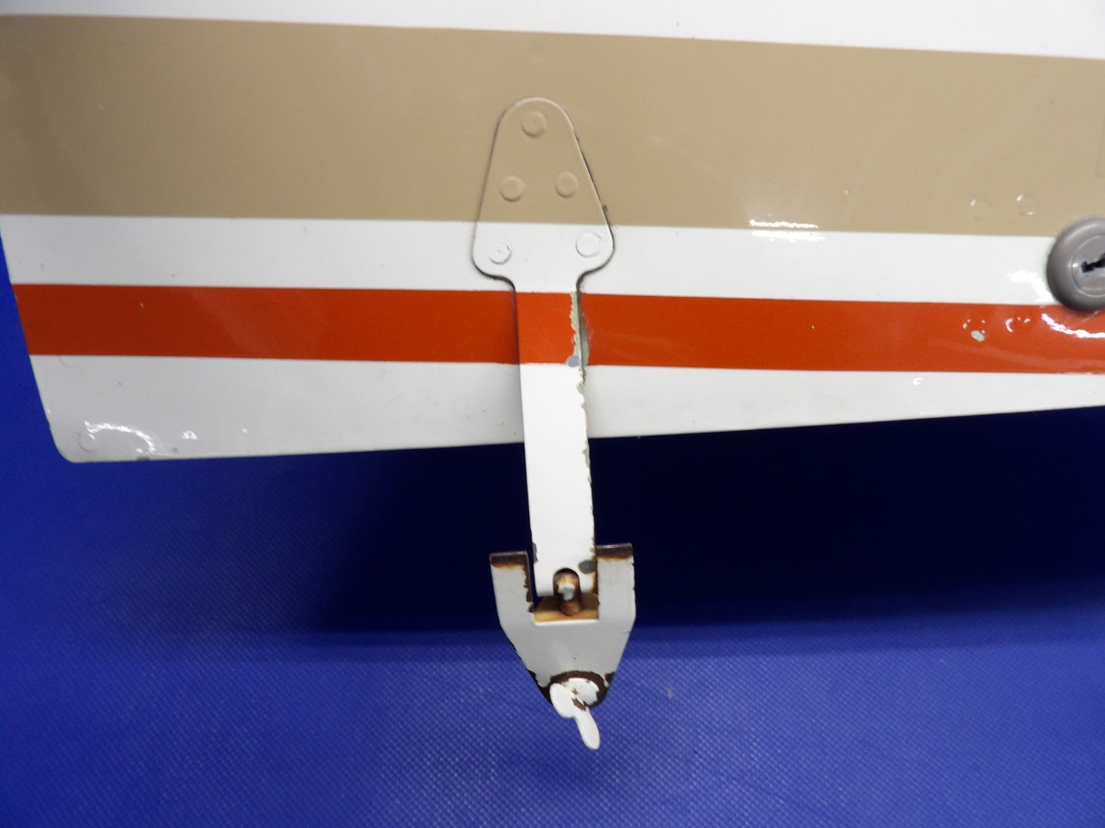 Cessna 310 / 310I Nose Baggage Access Door w/ Key P/N 95-410029-37 (0326-2012)17
