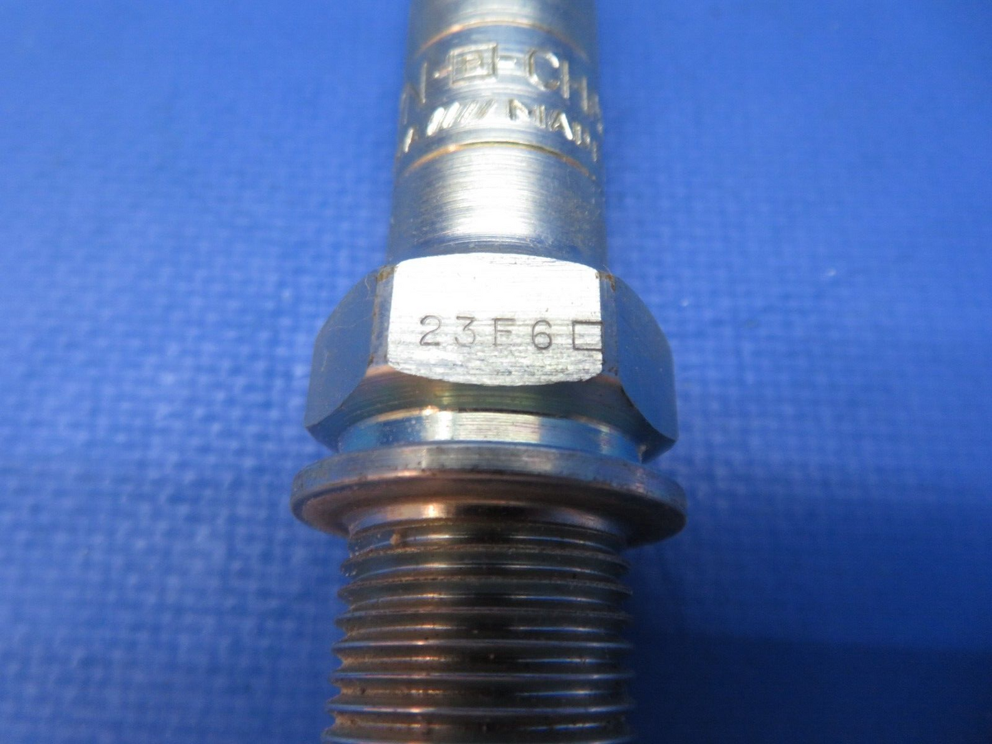 Champion REB37N SPARK PLUG NEW OLD STOCK LOT OF 2 (0923-553)