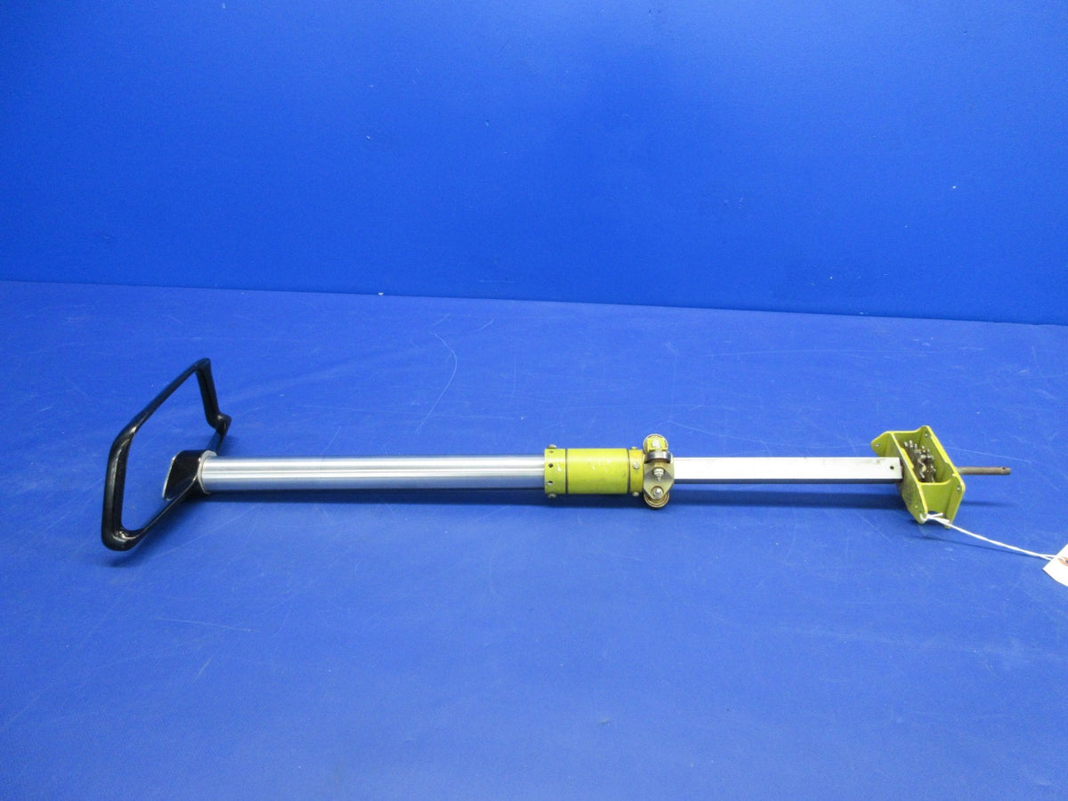 Piper PA-24-250 Comanche Pilot Control Wheel / Yoke P/N 20965-00 (0526-836)2