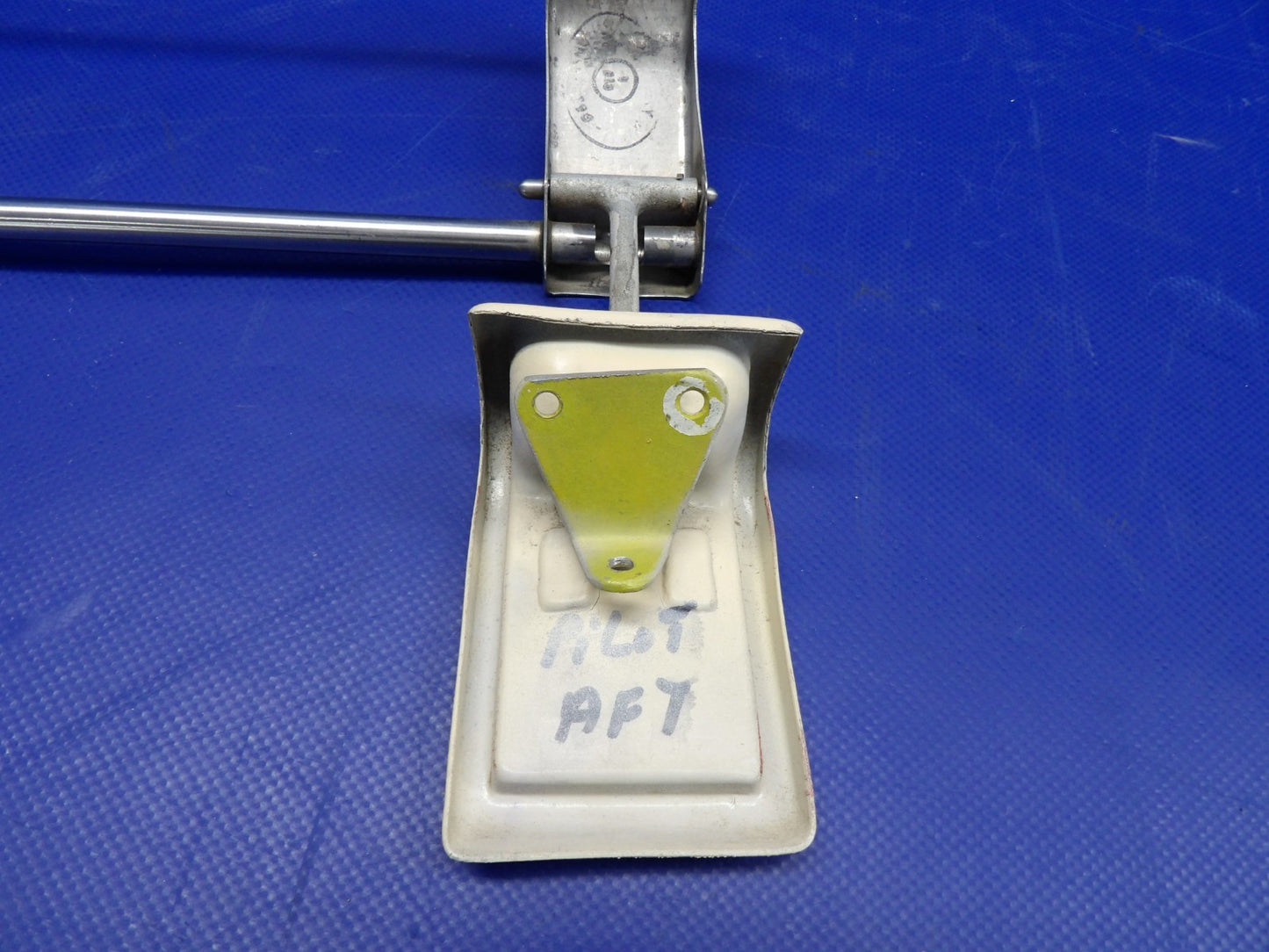 Beech D95A Travel Air LH Emergency Window Handle P/N 35-415312-3 (0226-513)11