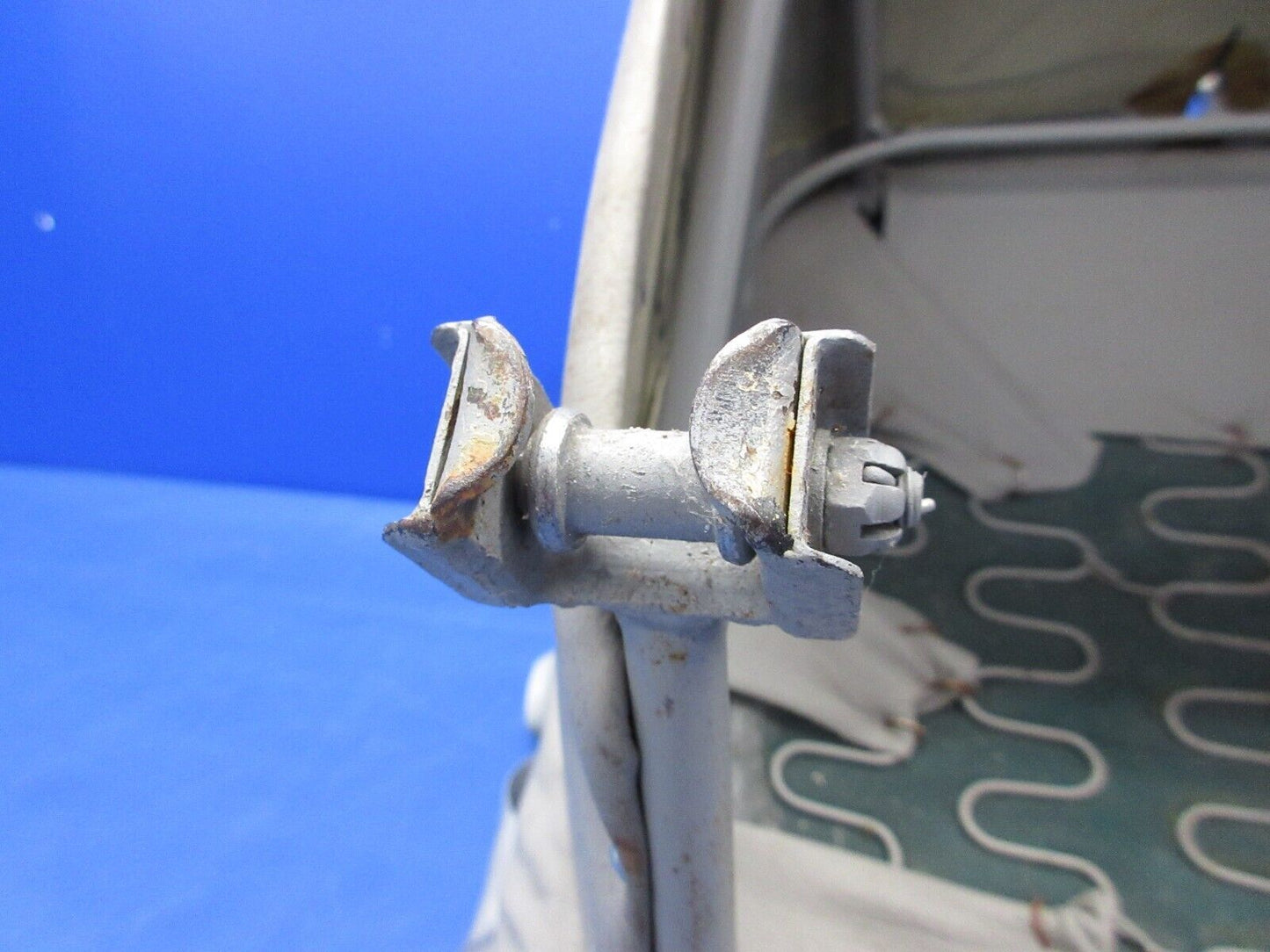Piper PA-23-250 Aztec Center Seat Assy LH P/N 16481-02 (0624-1352)