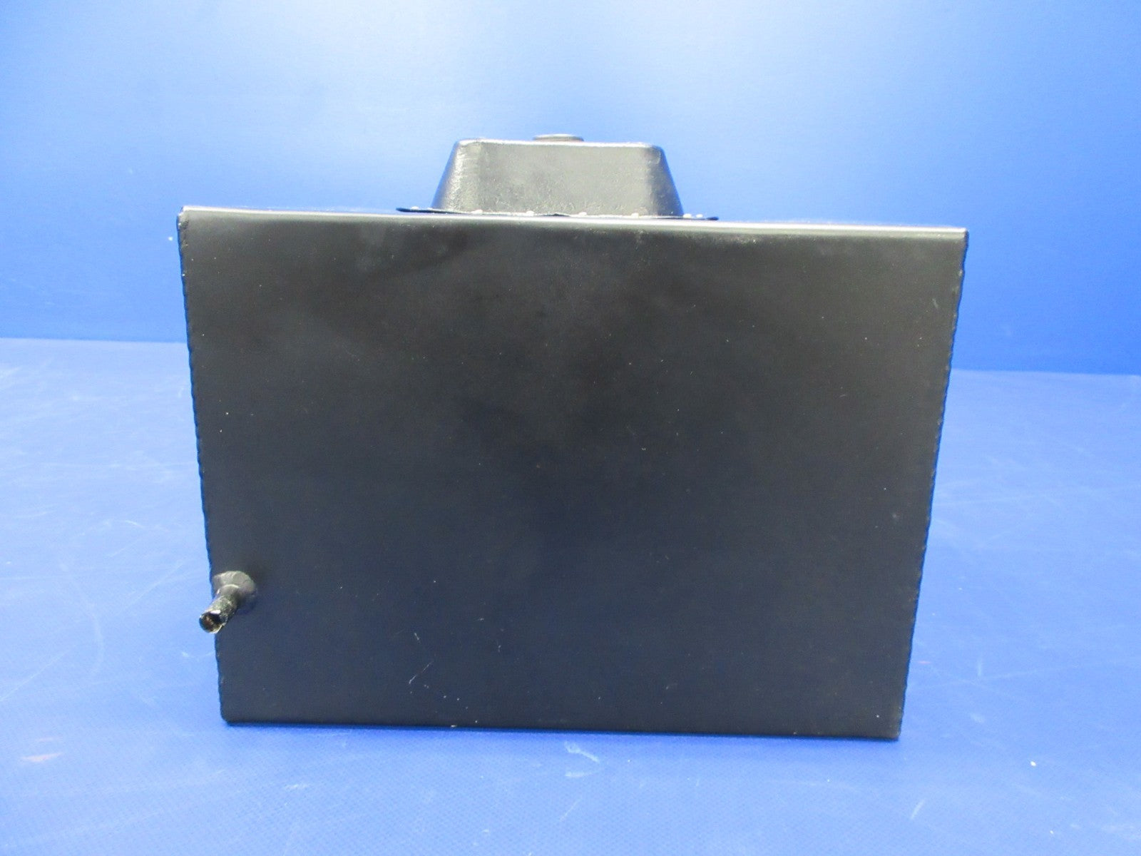 Beech 95 / D95A Travel Air Battery Box w/Lid P/N 95-410005-611 (0326-842)6