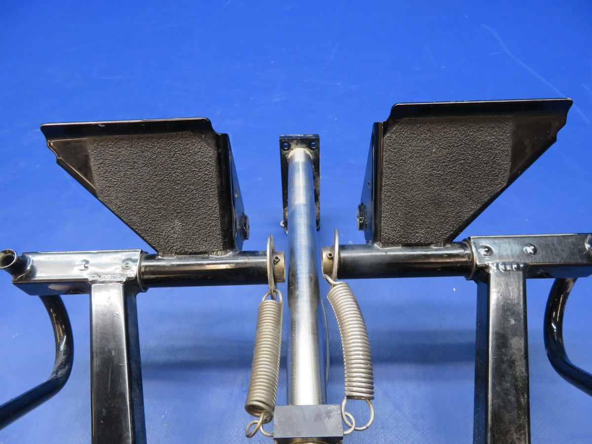 Diamond DA-40 RH Rudder Pedals P/N 22-2724-00-00 (0826-1224A)8