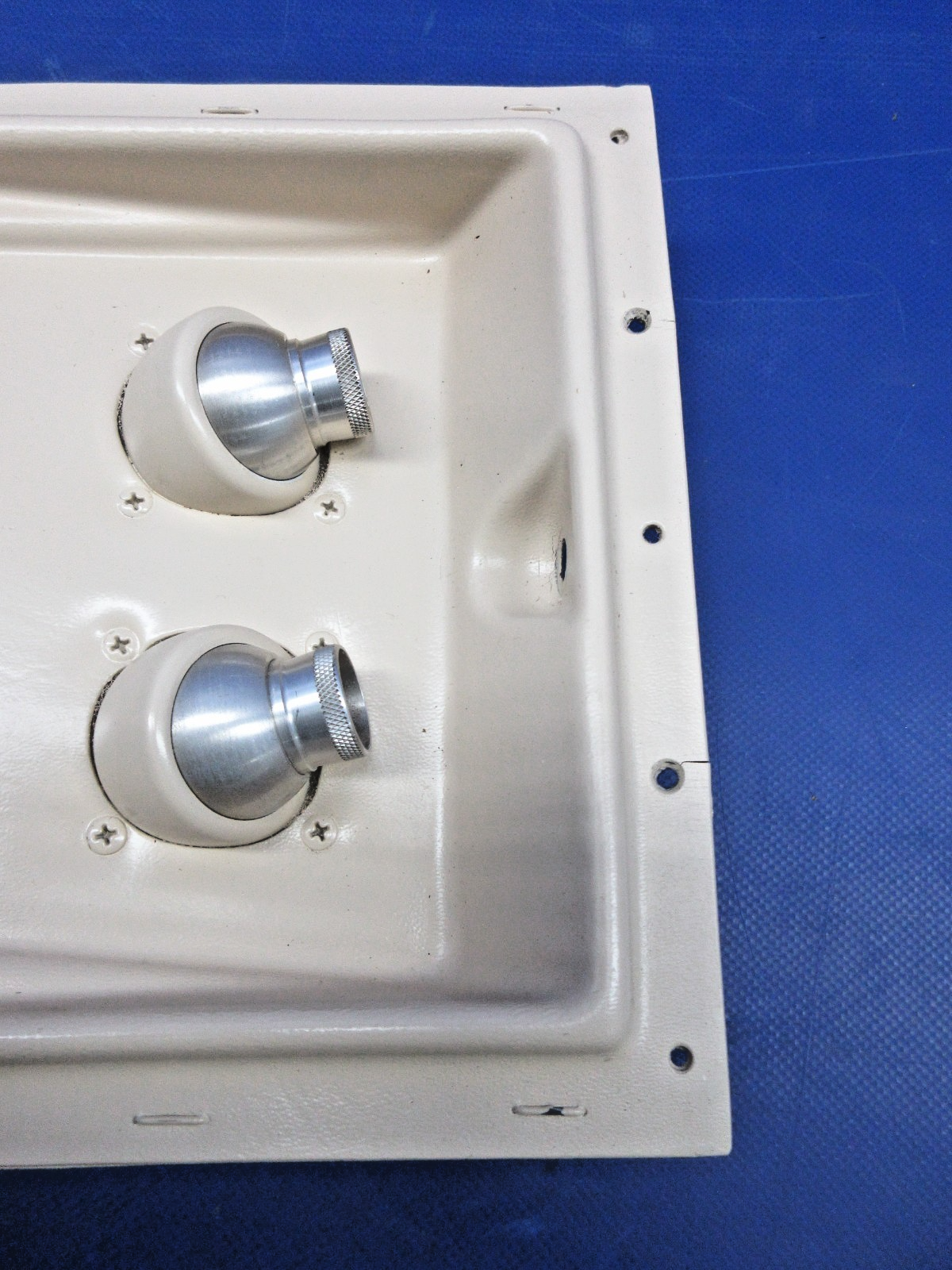 Beech D95A Travel Air Overhead Lights & Air Ducts P/N 35-550561-39 (0326-958)5