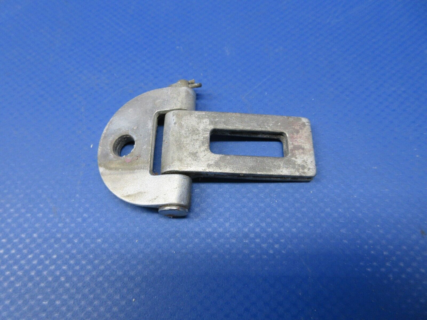 Cessna 337 / P337H Skymaster Seat Belt Latch Assy P/N 0711083-1 (0724-1281)