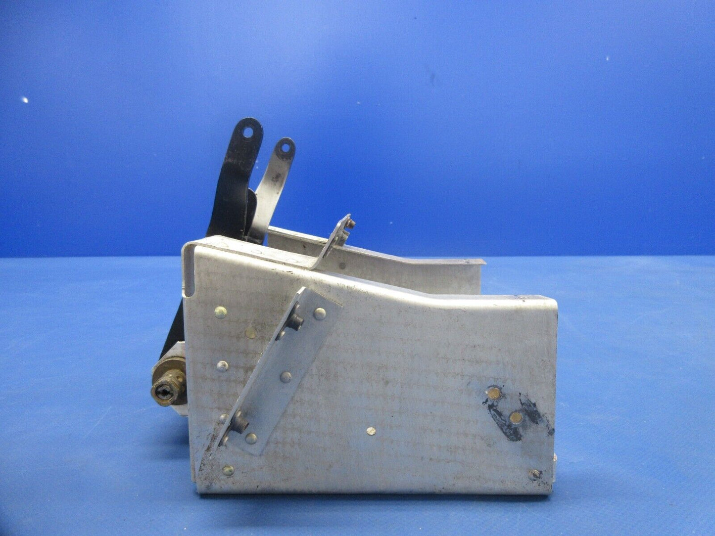 Beech C23 Sundowner Engine Quadrant Controls P/N 169-940017-5 (0724-938)