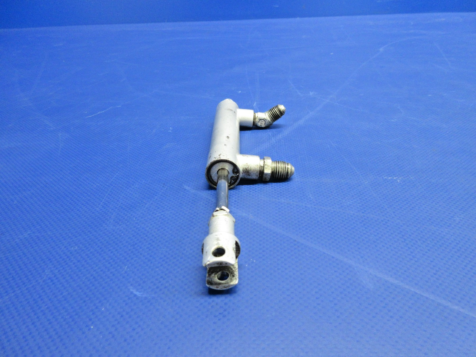 Beech F35 Bonanza Paramount Brake Master Cylinder P/N V1-15-625  (0726-751)8