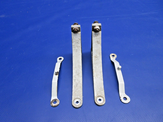 Globe Landing Gear Stop Brackets P/N 11-313-2997L &-2997R LOT OF 2 (0326-781)0