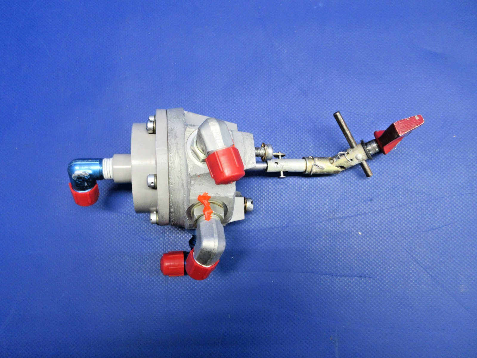 Beech 95 / D95A Travel Air Fuel Selector Valve P/N HE765-1 (0326-754)3
