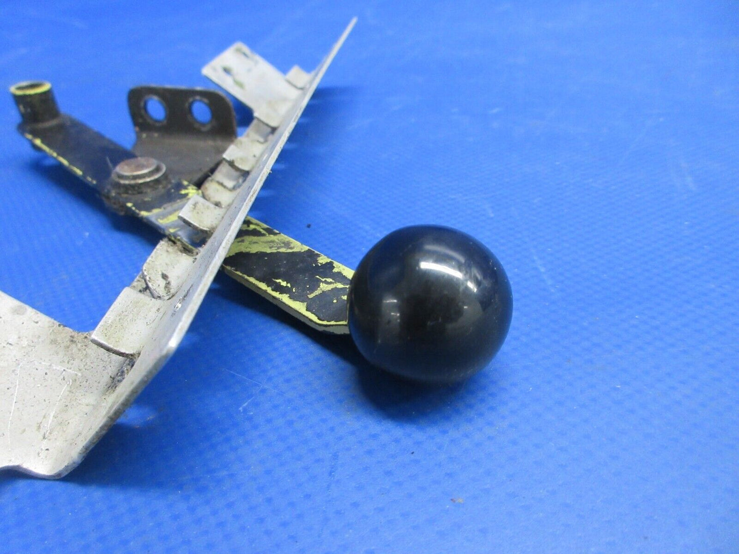 Cessna 180 / 180K Cowl Flaps Position Control Assy P/N 0713557-1 (0624-1209)