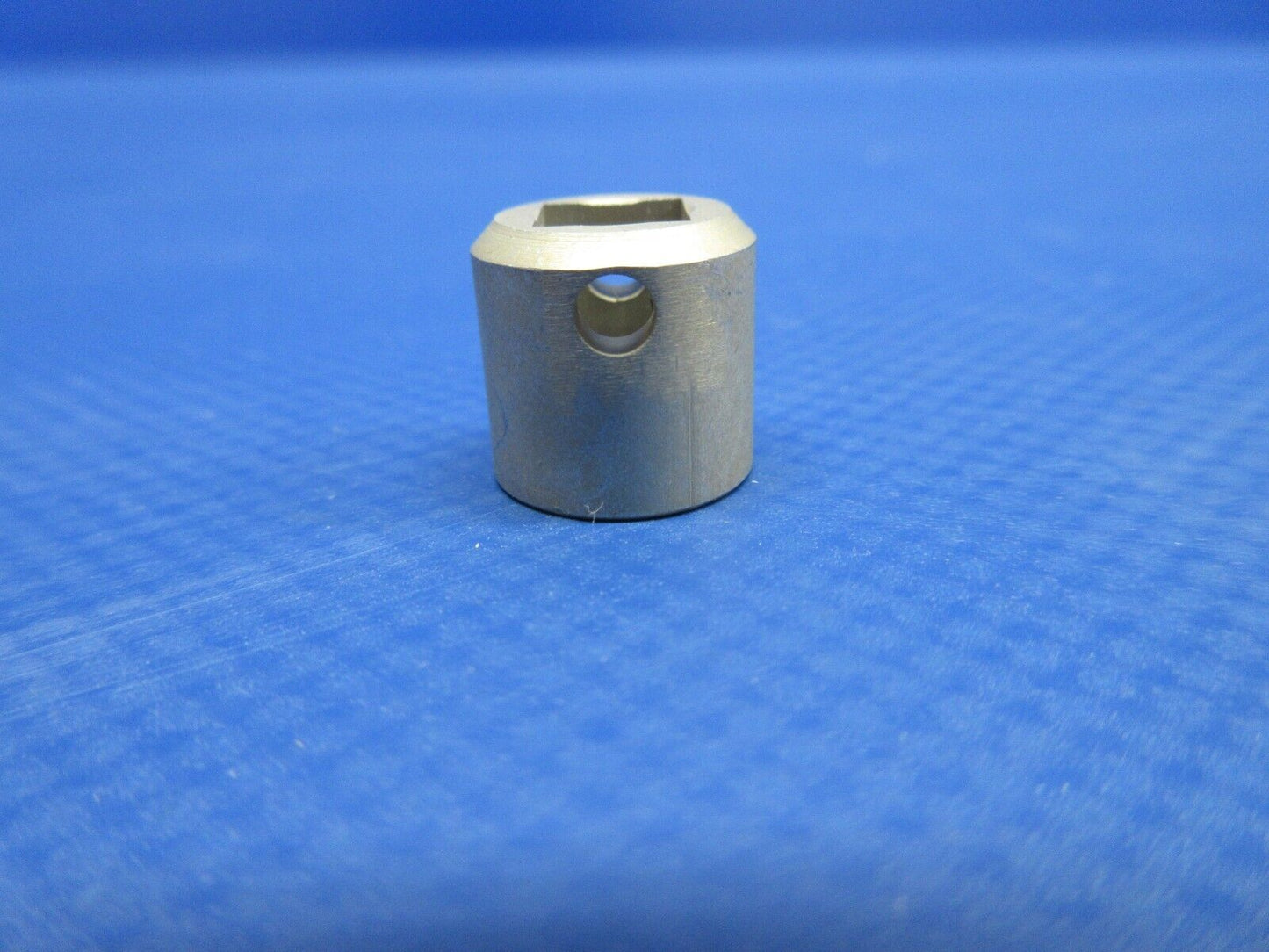 Cessna Fuel Selector Pivot P/N 0511194-4 NOS (0324-757)
