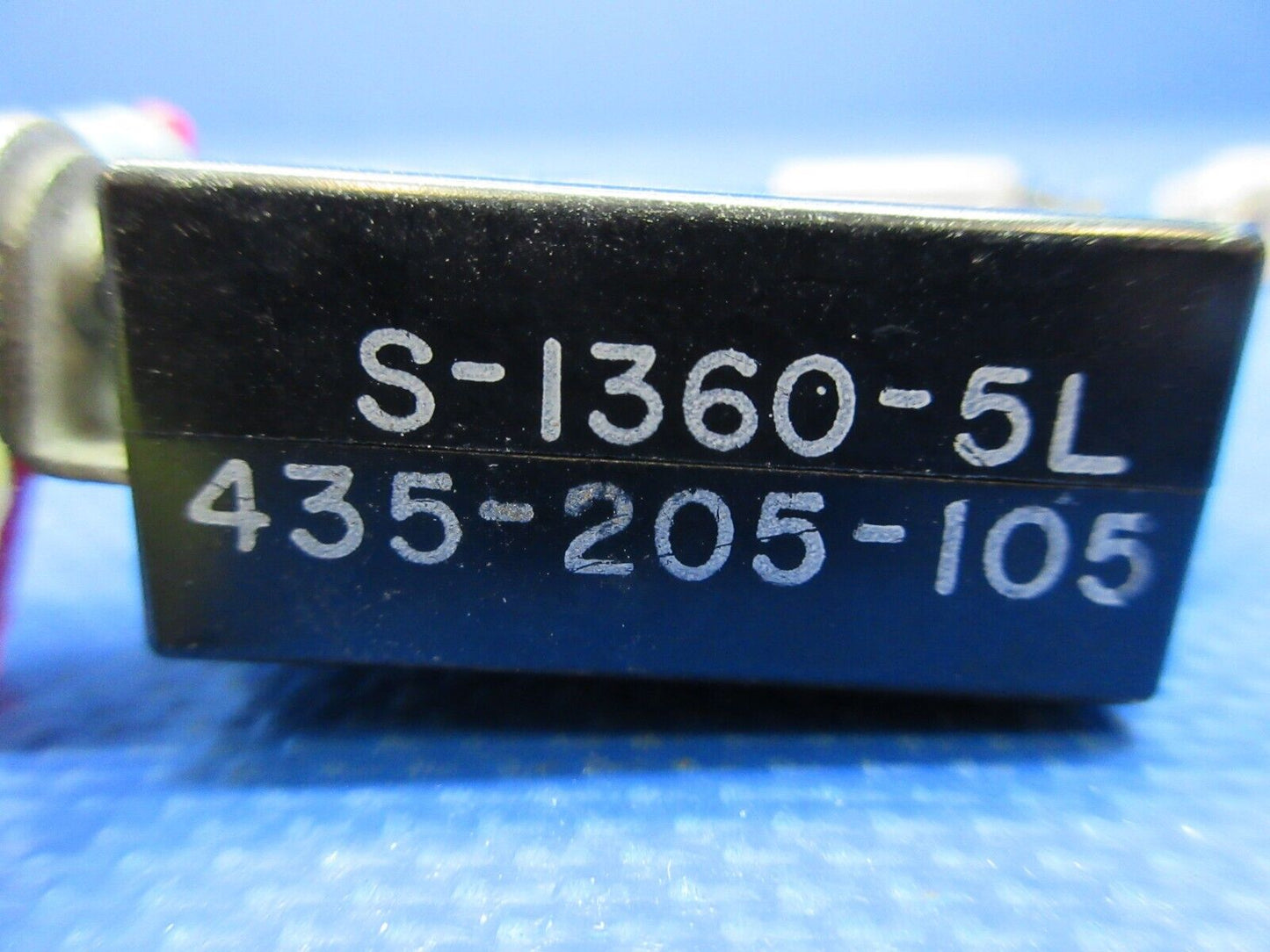Cessna Wood Electric Circuit Breakers P/N 1600-041-01008 LOT OF 18 (0924-1367)