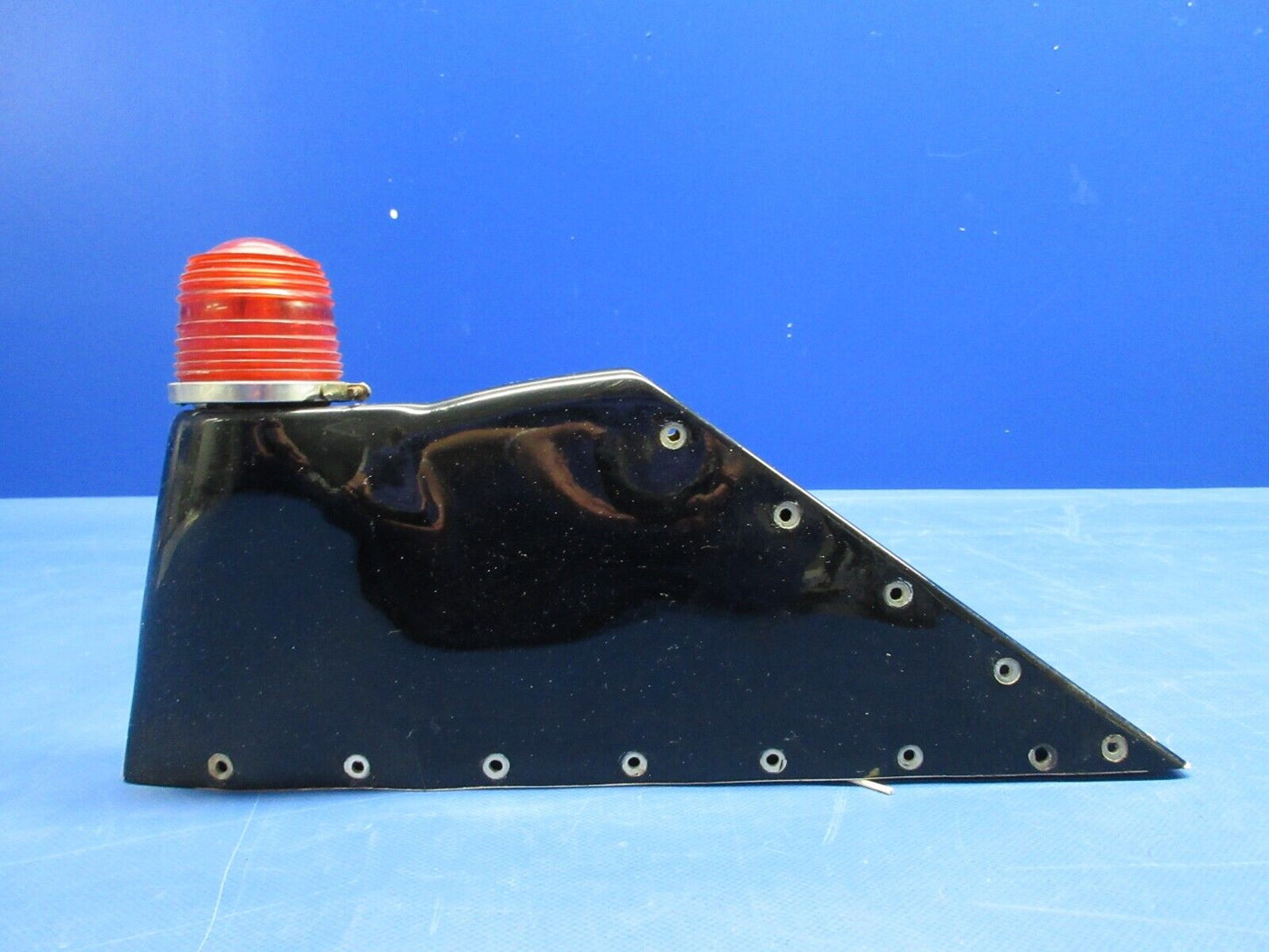 Cessna 180 Rudder Fin Tip & Flashing Beacon 24V P/N C621001-0102 (0624-737)