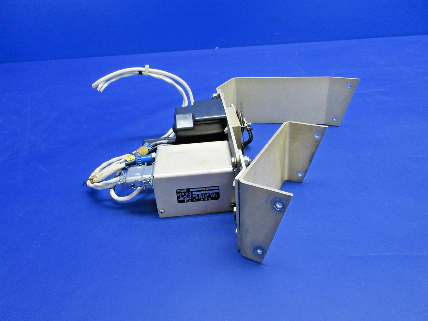 Beech Edo-Aire Mitchell IC469-5-303 Trim Servo w/ Amplifier 28V (0326-837)10