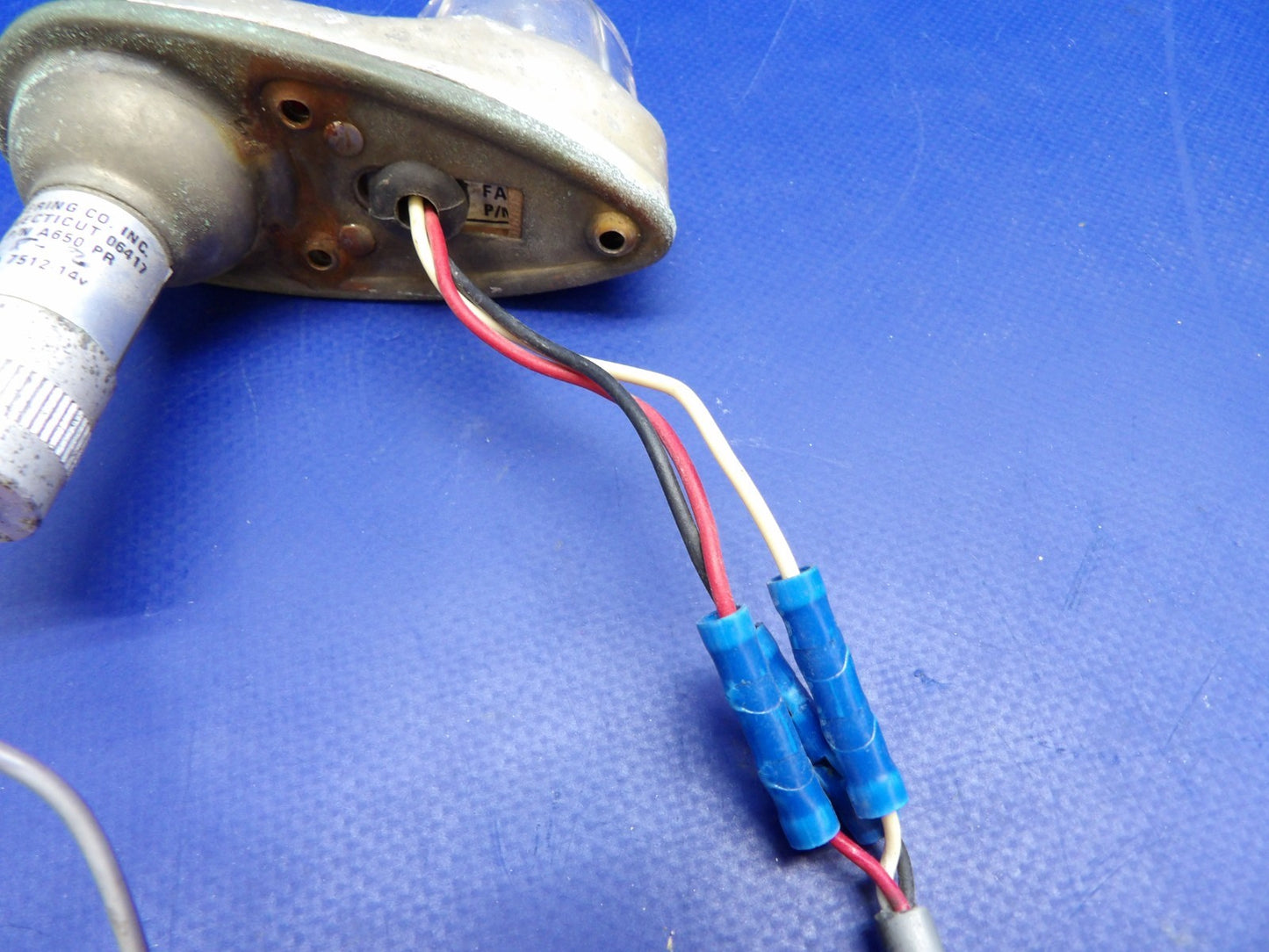 Piper Aztec Whelen LH Wing Tip Strobe Light 14V P/N A650-PR TESTED (0626-1300)5