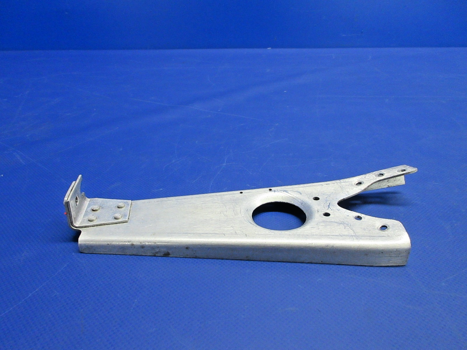 Beech D95A Travel Air RH Engine Controls Bracket P/N 95-940000-47 (0326-917)4