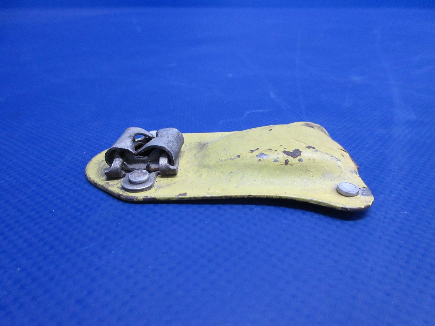 Piper PA-24 / PA-28 Cowl Fastener Cup P/N 65889-00 LOT OF 4 (0826-724)7