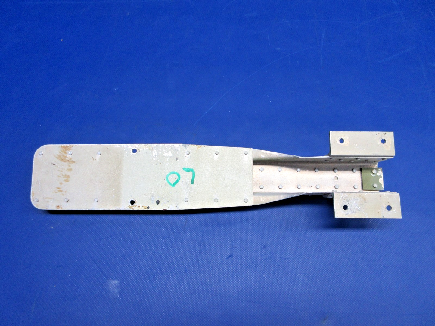 Cessna 310 / 310I LH Seat OTBD Track P/N 0812987-9 (0326-862)3