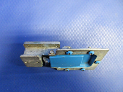 Cessna 150 / 172 Cabin Door Latch Housing P/N 0511258-1 (0826-717)1
