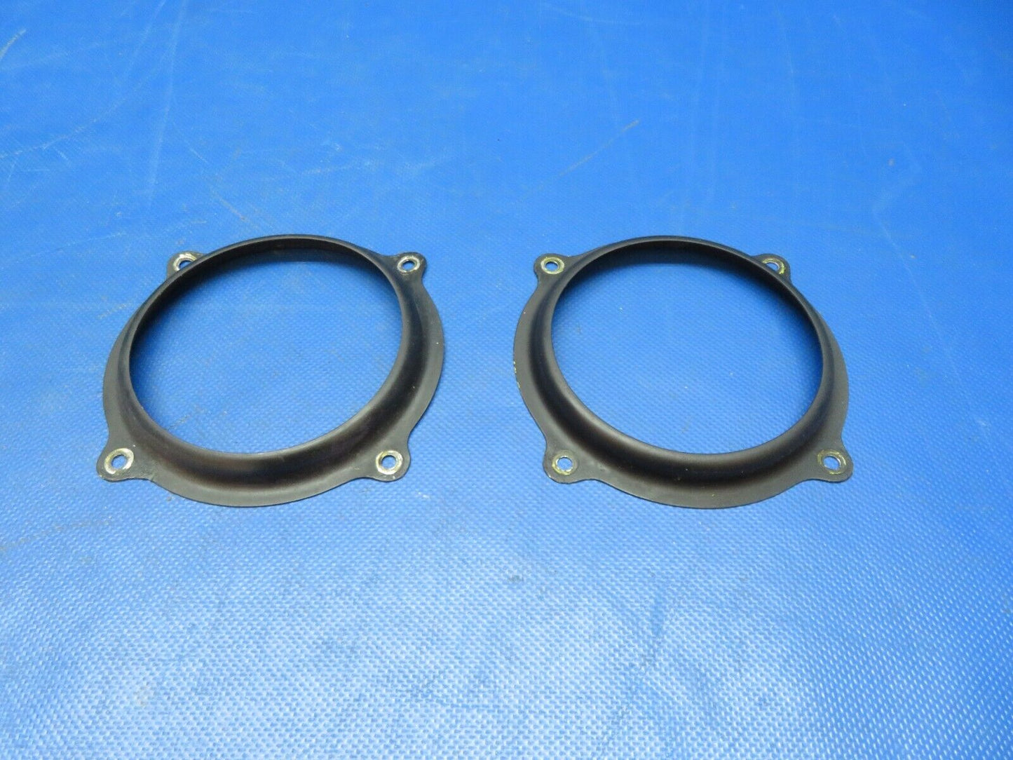 Beech C23 Sundowner Light Retainers P/N 169-110000-235 LOT OF 2 (0824-201)