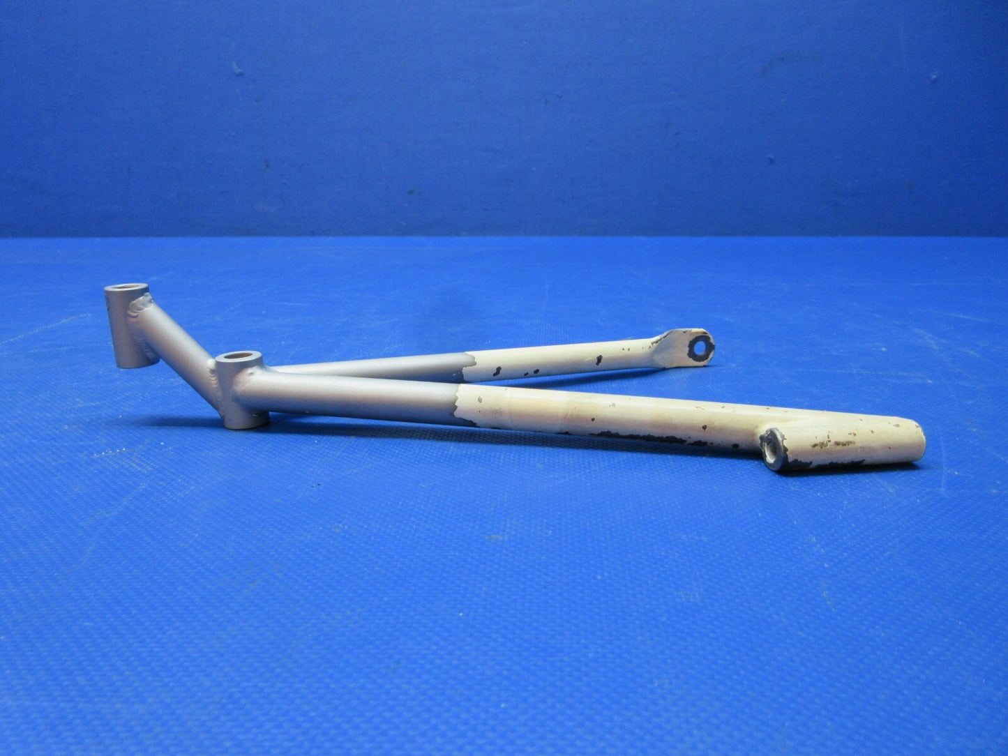 Cessna 177RG Cardinal Support Main Gear Door Actuator RH P/N 2041014-2 (0818-59)4