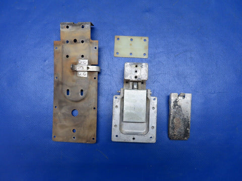 Cessna 150 / 152 Door Latch P/N 0413388-1 FOR PARTS (0724-1831)