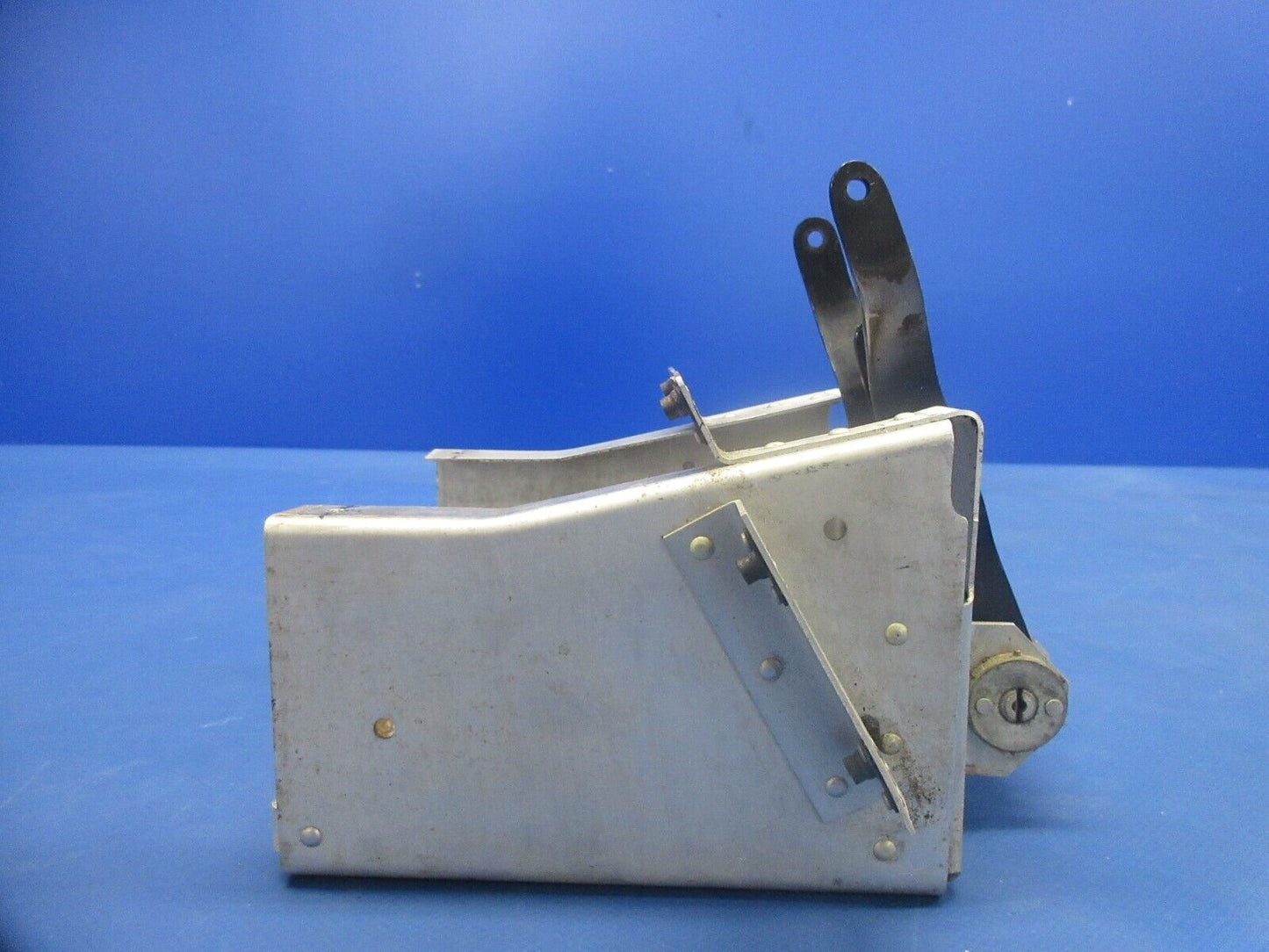 Beech C23 Sundowner Engine Quadrant Controls P/N 169-940017-5 (0724-938)