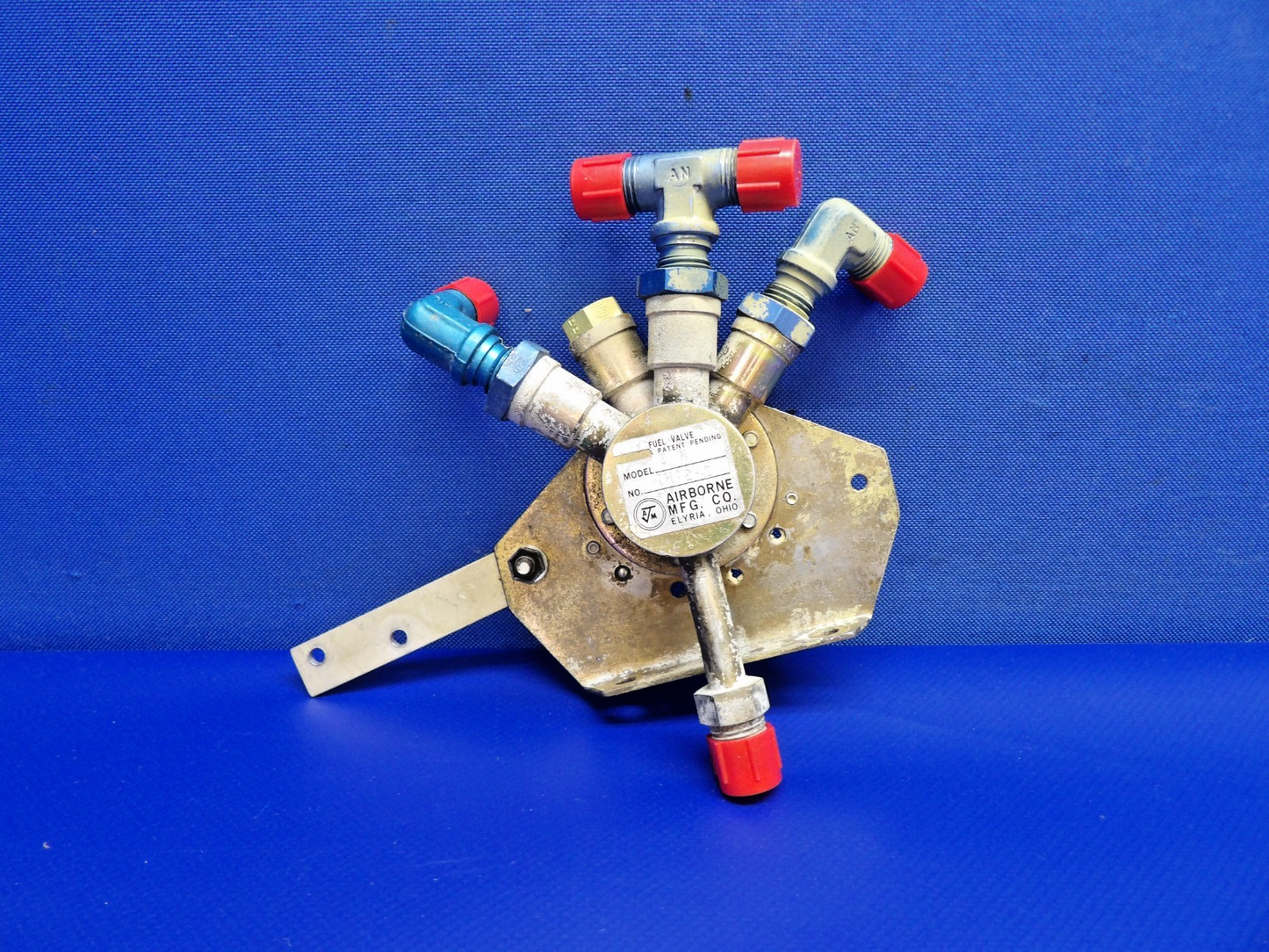 Cessna 337 / 337D Skymaster Airborne Fuel Valve P/N 1H12-2 Model 8N (0426-1341)0