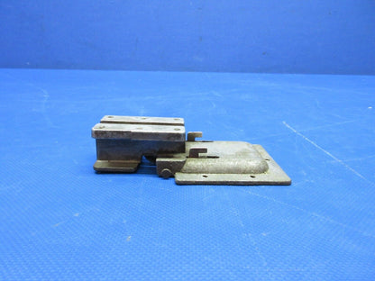 Cessna 150 RH Cabin Door Latch Assy P/N C511258-495 FOR PARTS (0724-1914)