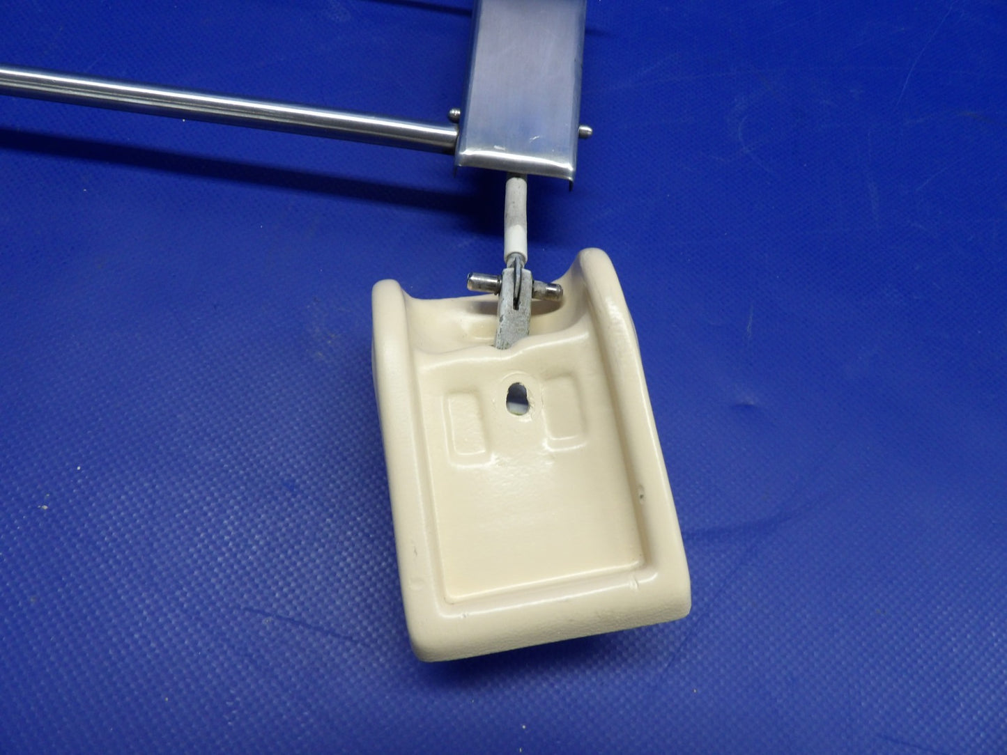 Beech D95A Travel Air RH Emergency Window Handle P/N 35-415312-4 (0226-512)7