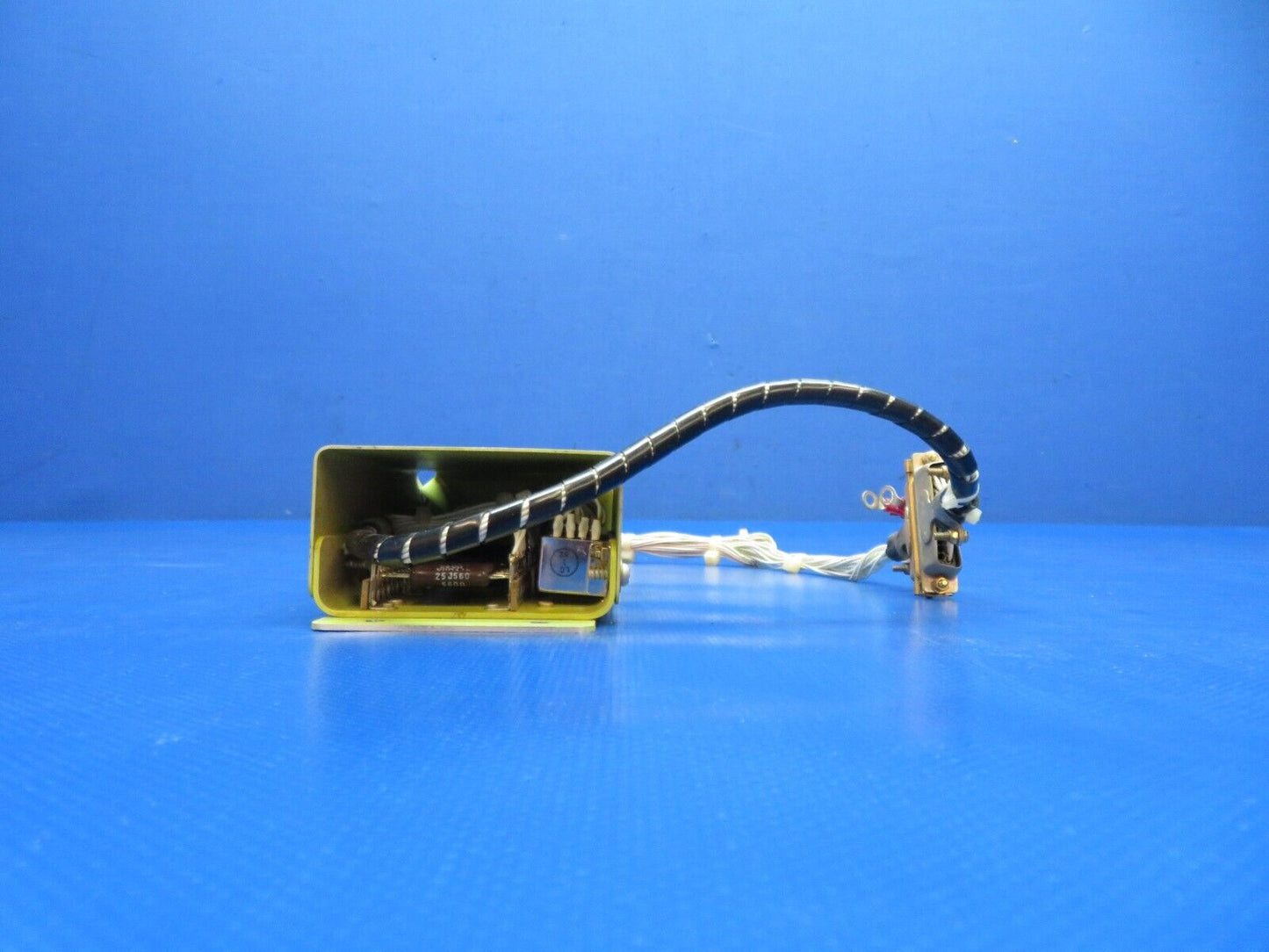 Piper PA-28-181 Archer III Box Assy Annunciator Panel P/N 85359-002 (1124-164)