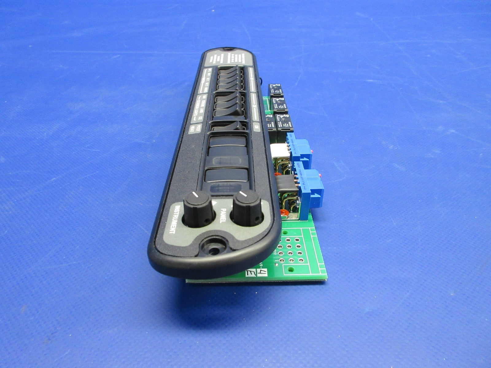 Cirrus SR20 / SR22 No Ice Lights Bolster Switch Panel 24900-005 NOS (0326-716)5