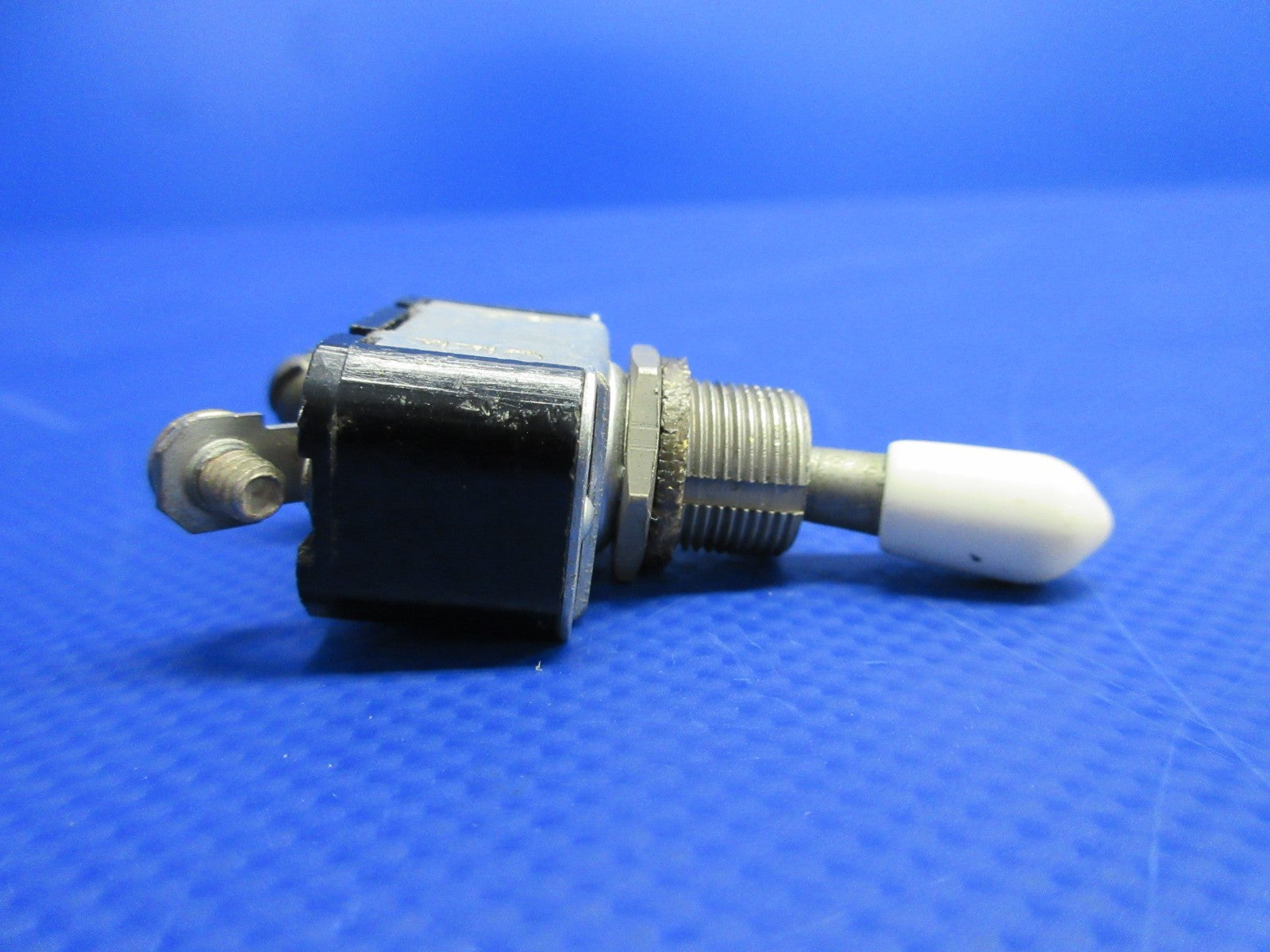 Cessna 310 / 310I Cutter-Hammer Toggle Switch P/N AN3021-2 LOT OF 3 (0326-815)6