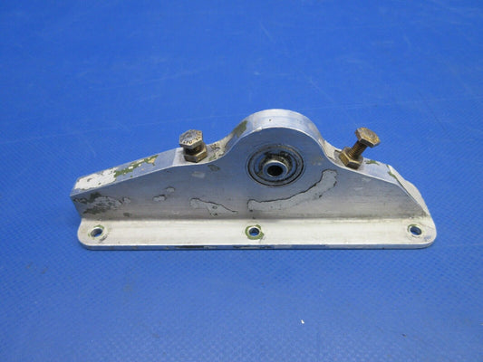 Piper PA-34-200T Seneca II Stabilator Attachment Fitting 95980-00 (0524-1218)