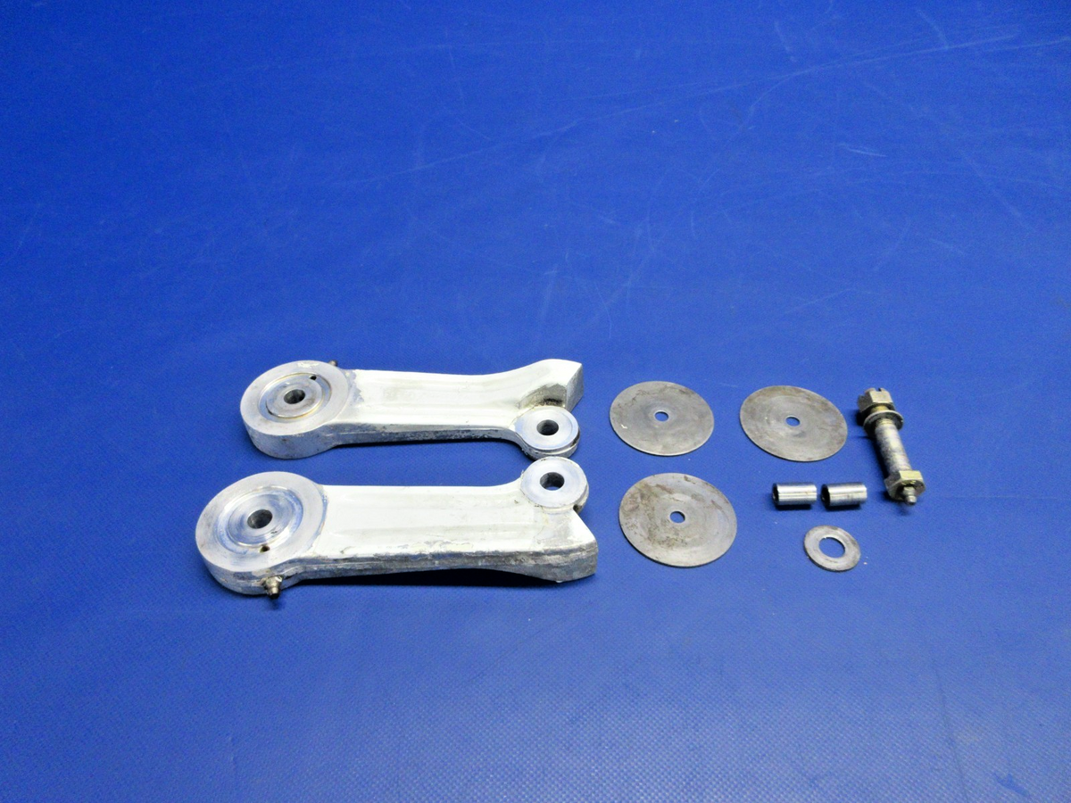 Piper PA-28-235 Cherokee "New Style" Main Gear Torque Link 78033-00 (0926-906)0