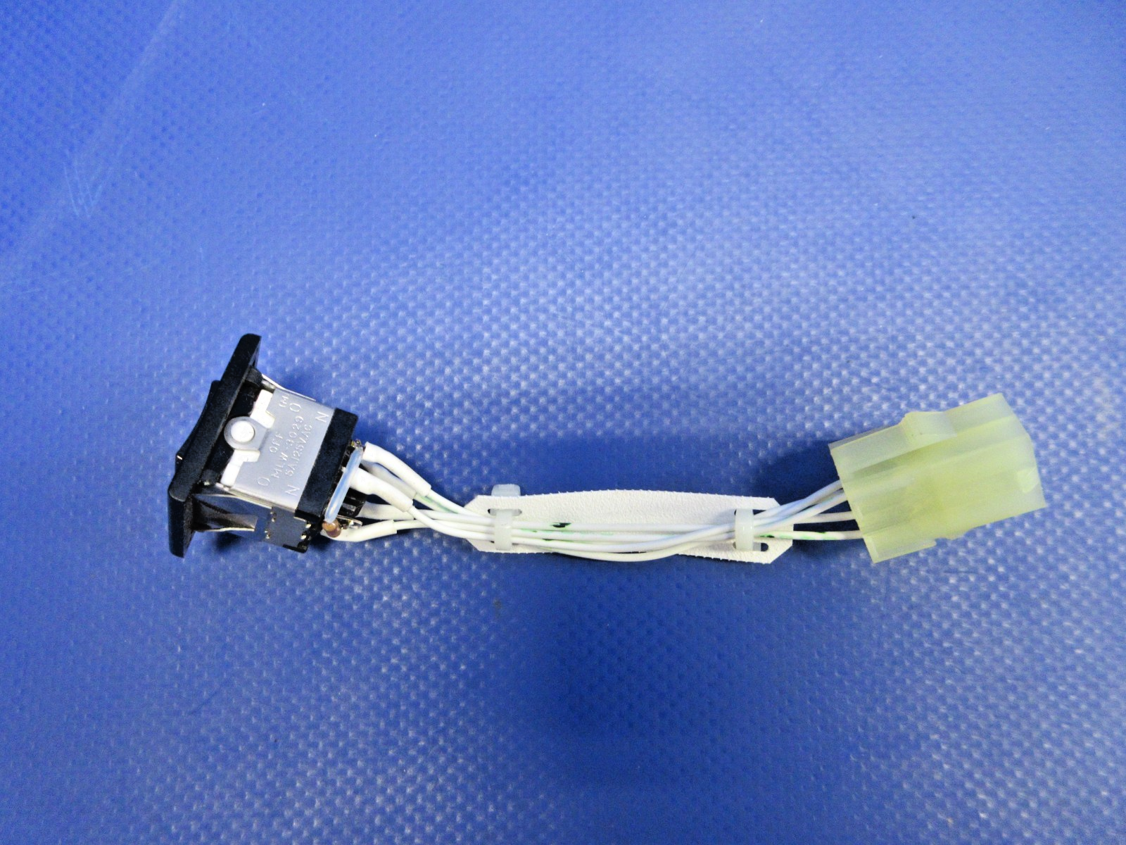 Cessna ELT Switch P/N 3929138-2 NOS (0826-733)9
