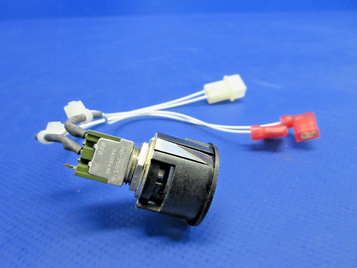 Cirrus SR22 Overhead Swivel Light & Switch Set P/N 50491-002 (0926-778)4