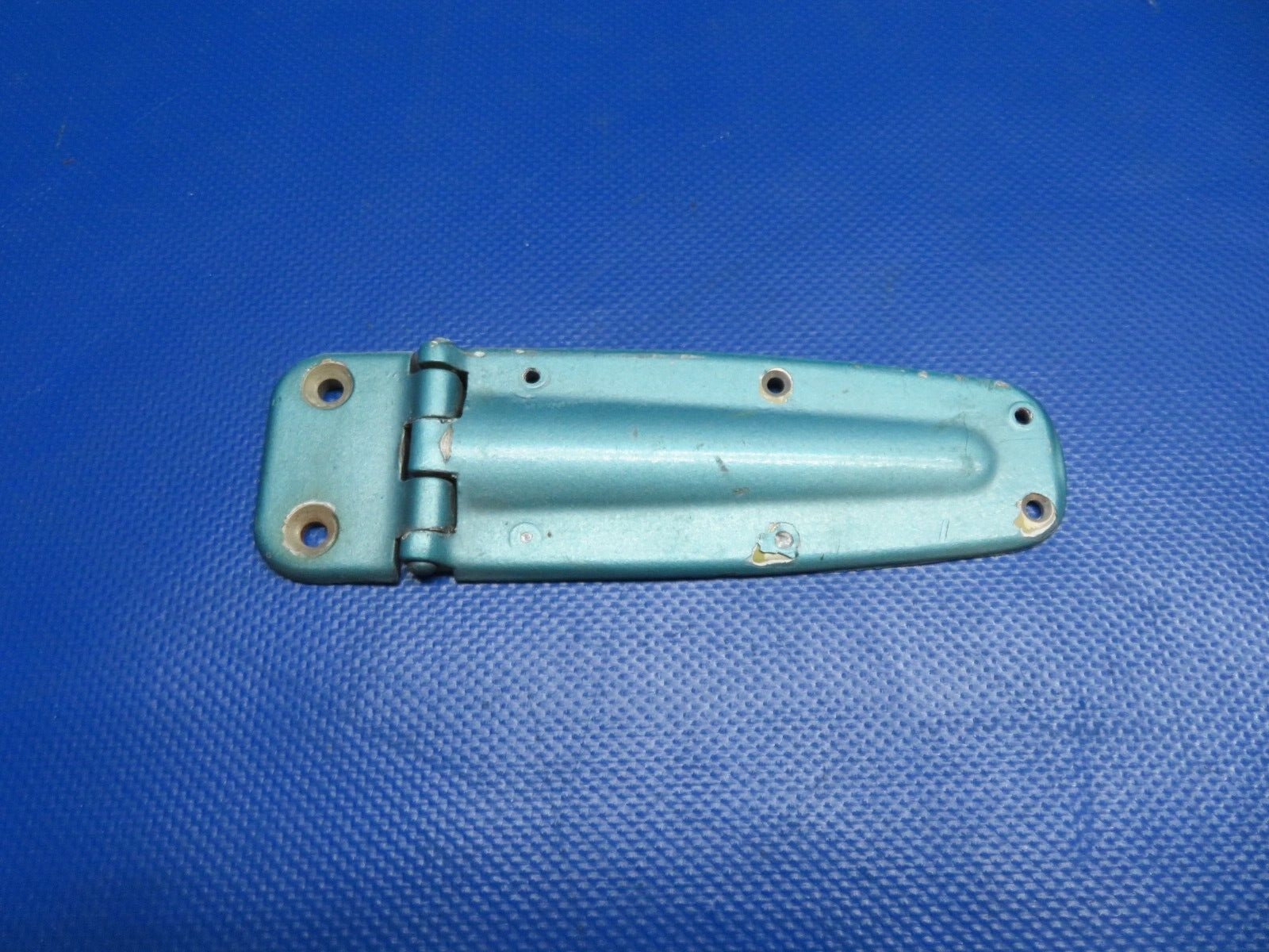 Cessna Cabin Door Hinge Assy LH Upper / RH Lower P/N 0711037-500 (0724-155)