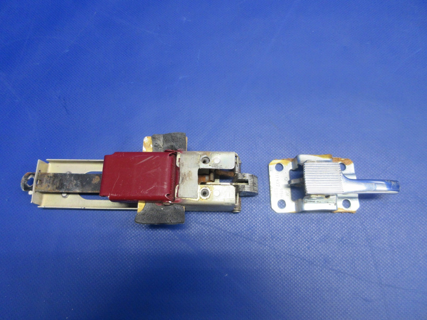 Piper AFT Cabin Door Side Latch w/Handle P/N 68188-00 (0626-890)1