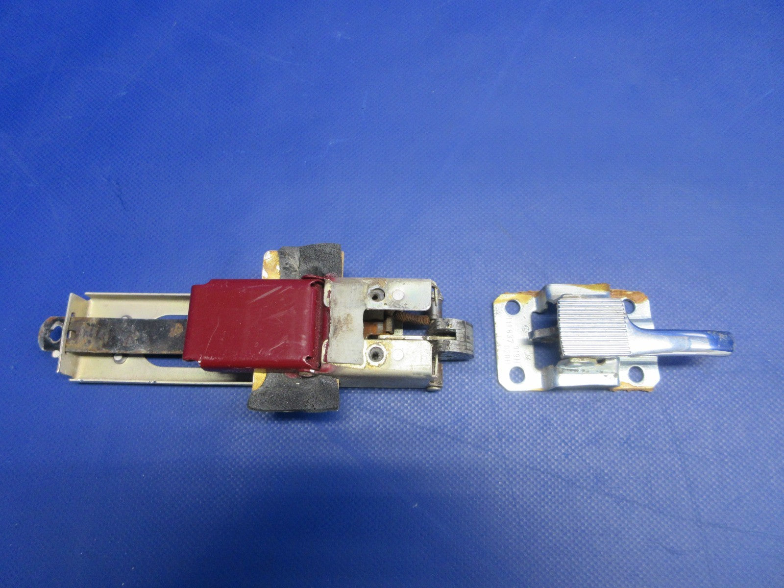 Piper AFT Cabin Door Side Latch w/Handle P/N 68188-00 (0626-890)1
