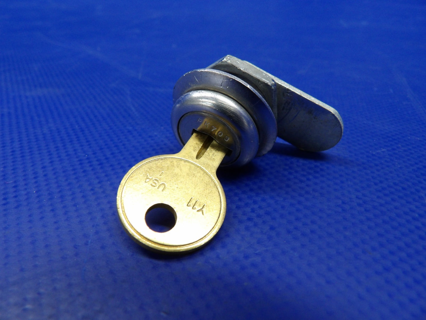Piper PA-34-200T Seneca II Aft Cabin Door Lock w/ Key P/N 87329-11 (0626-1502)9