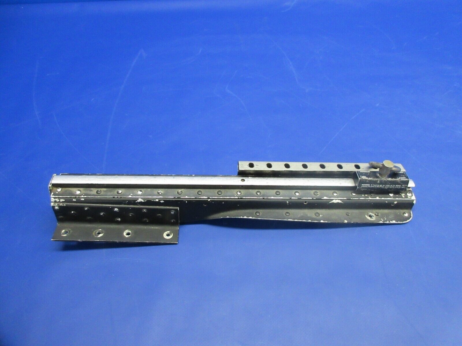 Cessna 310 / 310R LH OTBD / RH INBD Middle Seat Track P/N 0812985-7 (0 ...