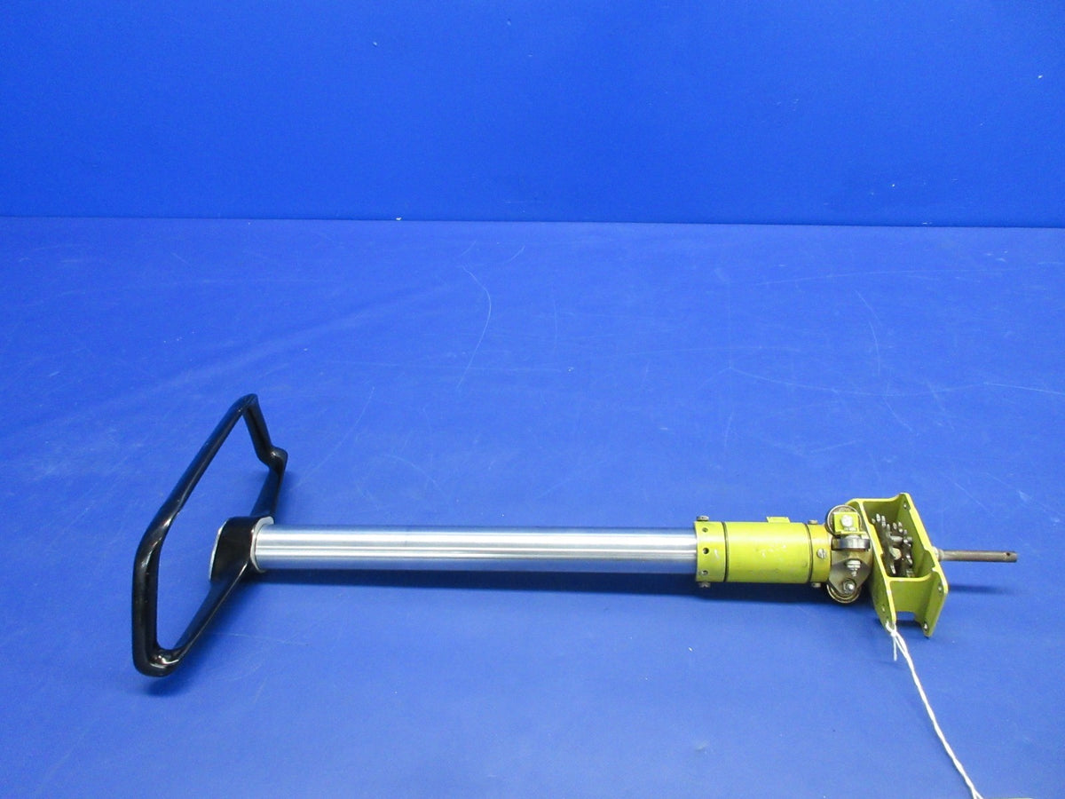 Piper PA-24-250 Comanche Pilot Control Wheel / Yoke P/N 20965-00 (0526-836)10