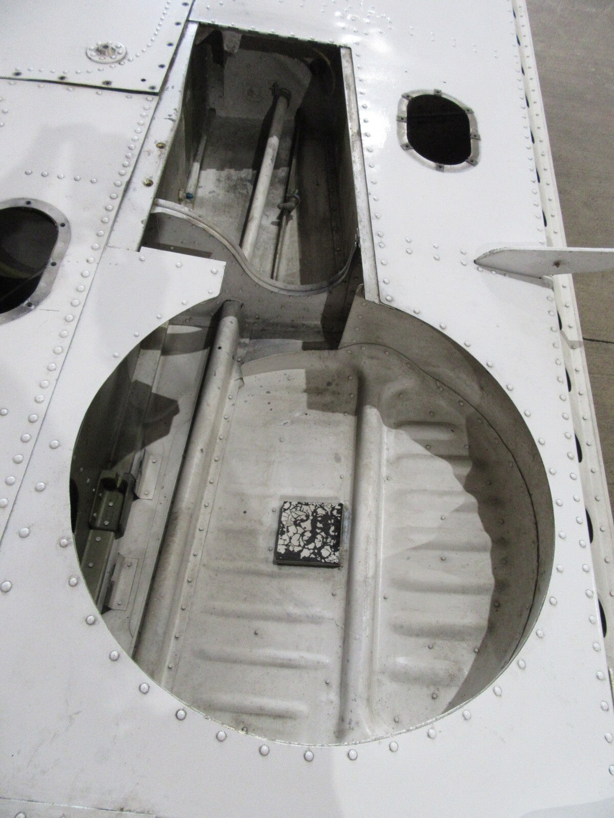 1977 Piper PA-28R-201T Arrow LH Wing P/N 35630-920 (0822-103)8