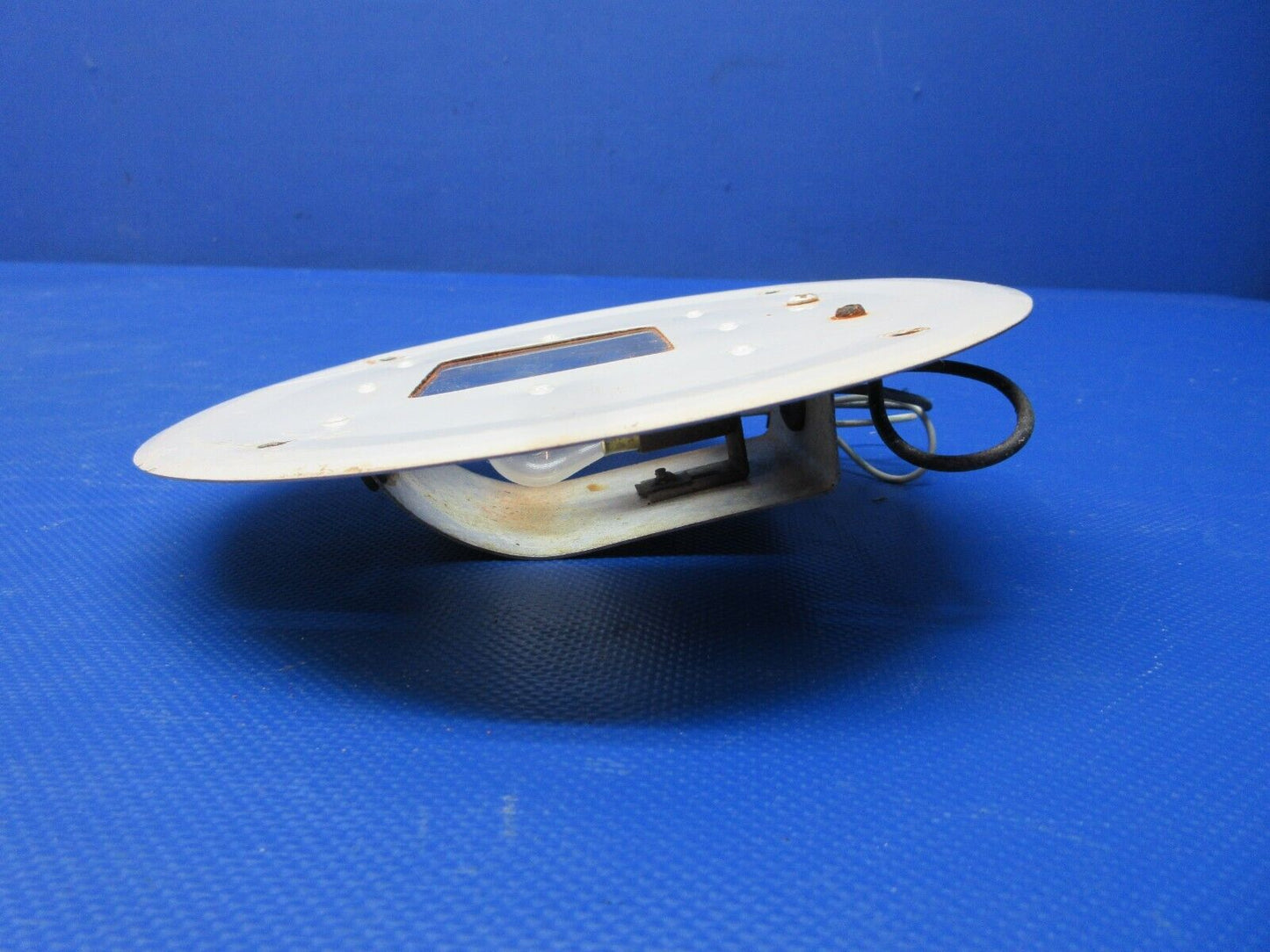 Cessna 172M Courtesy Light Assy 12v P/N 0521101-2 TESTED (0524-1549)