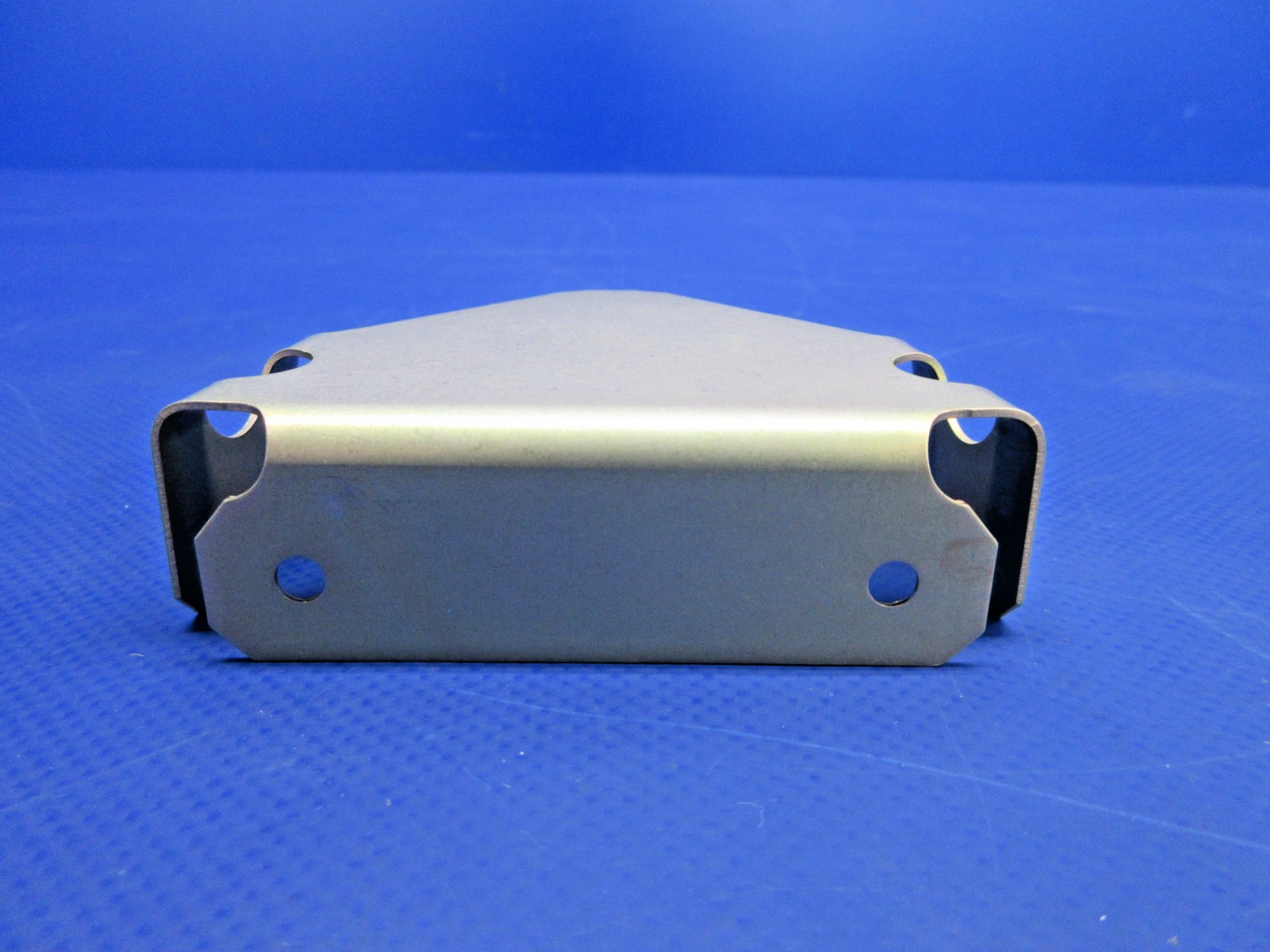 Cirrus SR20 / SR22 Vertical Spar Top Hinge P/N 20102-004 NOS (0326-991)7
