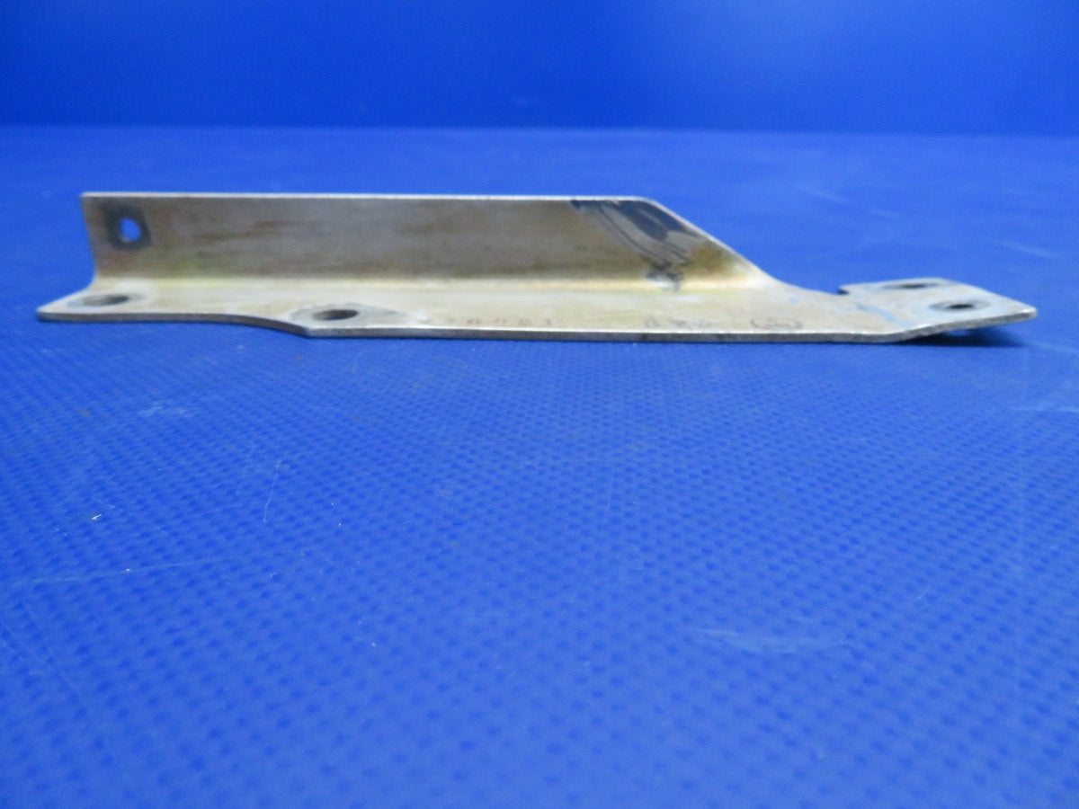 Beech 95-B55 Baron Continental RH Exhaust Bracket (0626-417)2