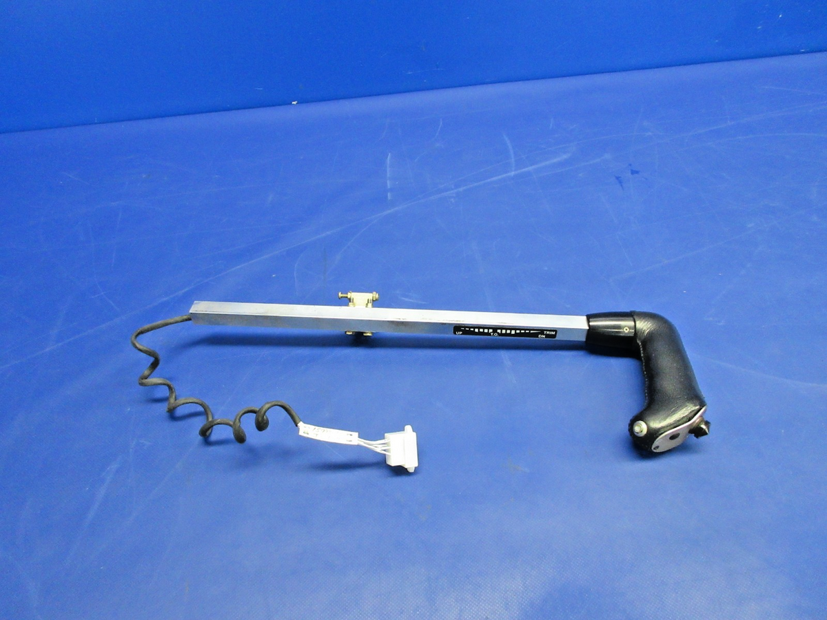 Cirrus SR22 Yoke Grip RH P/N 11995-004 (0926-830)0